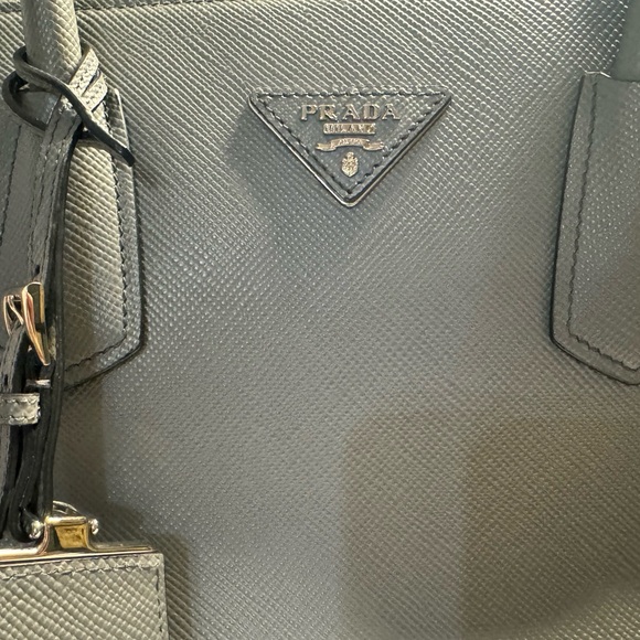 Prada - Picture 3 of 17